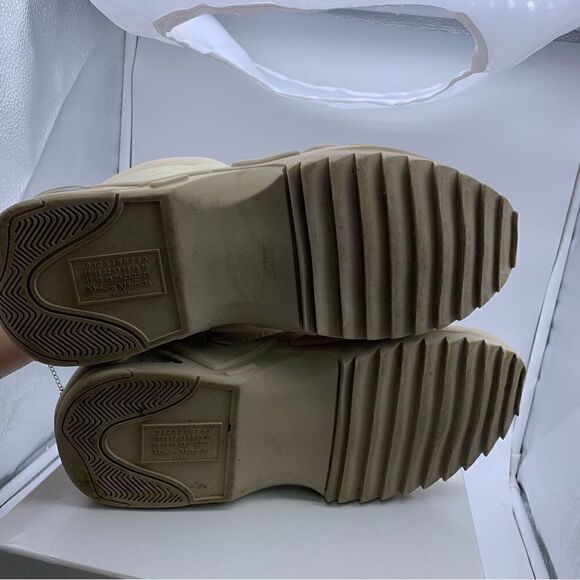 Maison Margiela Men’s New Future Tonal Puff High-Top Sneakers - Picture 4 of 10